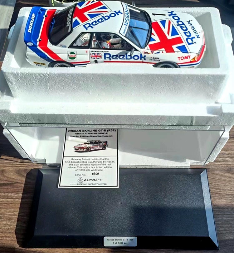 Thumbnail: AUTOart 1/18 Nissan GTR R32 1990 REEBOK #1 Alloy Car Model