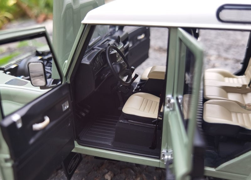 Thumbnail: 1:18 Scale Defender 110 Camel Trophy Support Vehicle 1993 Metal Diecast Model Ca