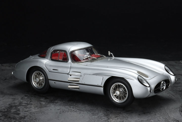 Thumbnail: Silver 1/18 scale Uhlenhaut 300SLR Coupe 1955 M-243 gull-wing door metal diecast