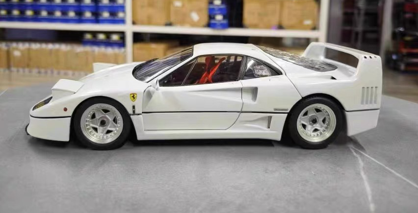 Thumbnail: KYOSHO 1/18 Ferrari F40 Alloy Full Open Customized Pearl White Alloy Car Model