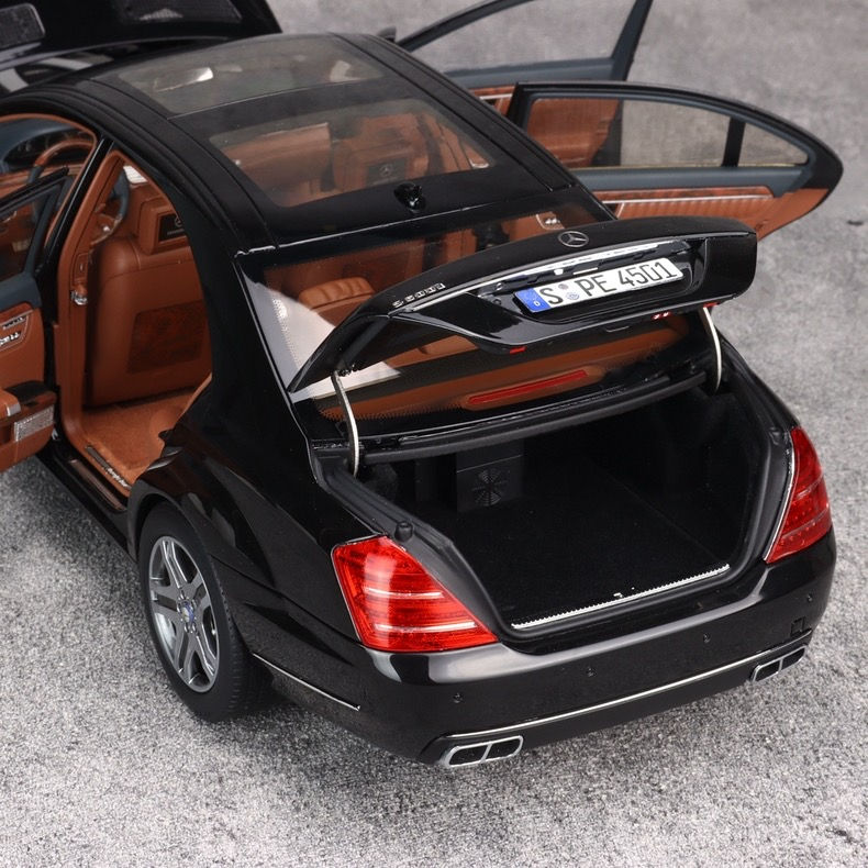 Thumbnail: MOTORHELIX MH 1:18 Mercedes-Benz S-Class W221 S600L Black Full open Model