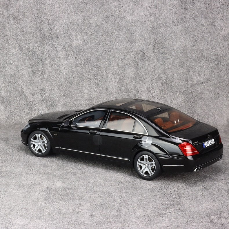 Thumbnail: MOTORHELIX MH 1:18 Mercedes-Benz S-Class W221 S600L Black Full open Model