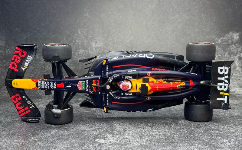 Thumbnail: Mini Cut 1:18 Red Bull F1 RED BULL RB20 Verstappen 2024 F1 Racing Car Mode