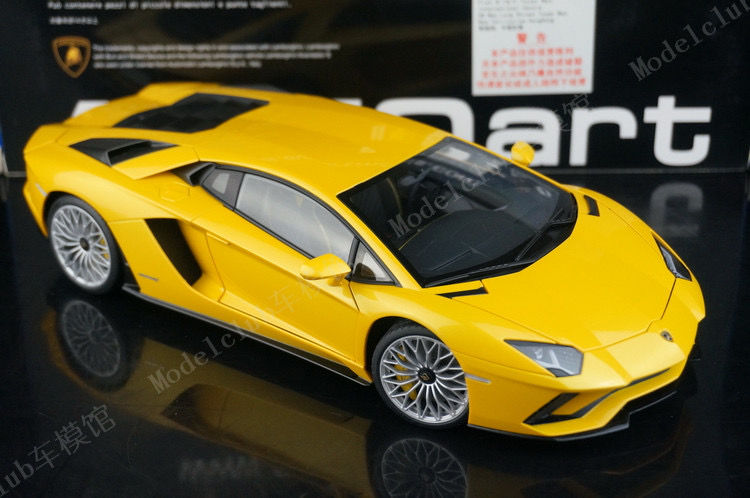 Thumbnail: Autoart 1:18 Lamborghini Evantado S LP740 yellow car model