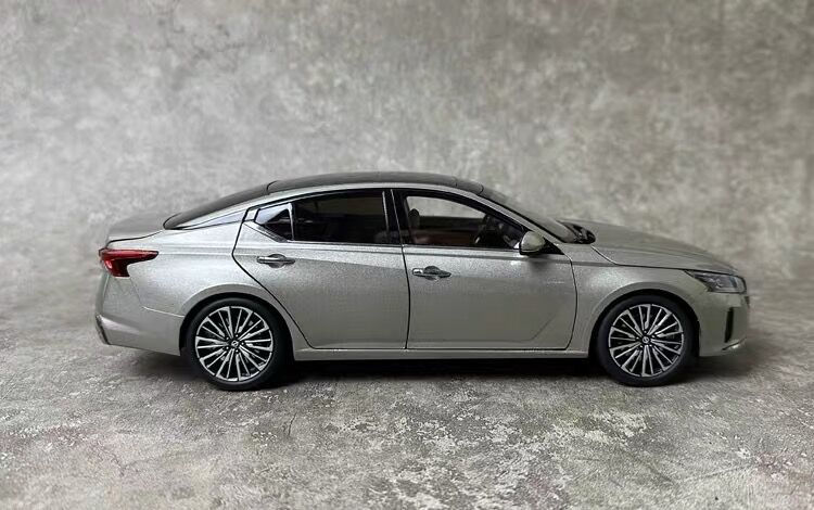 Thumbnail: Car model original 1:18 Nissan ALTIMA 2022 alloy car model