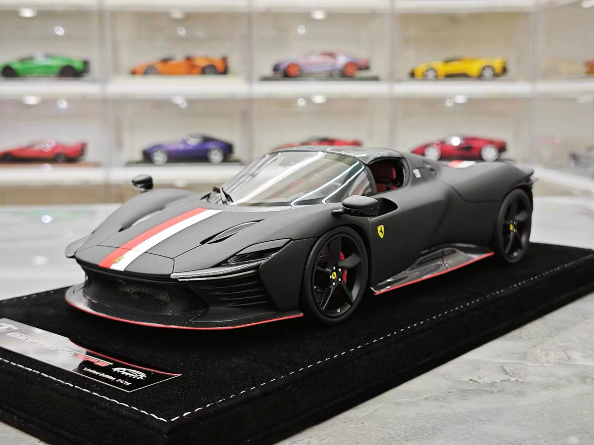 Zigzag Youngster Ferrari SP3 Resin Car Model 1:18