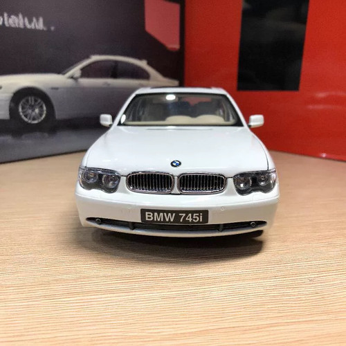 Kyosho 1/18 BMW 745i E65 V8 Classic 7 Series Snow Mountain White