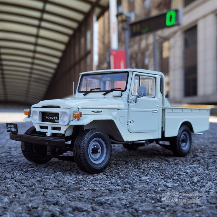 Thumbnail: KYOSHO 1:18 Toyota Land Cruiser LC40 pickup Land Cruiser off-road vehicle
