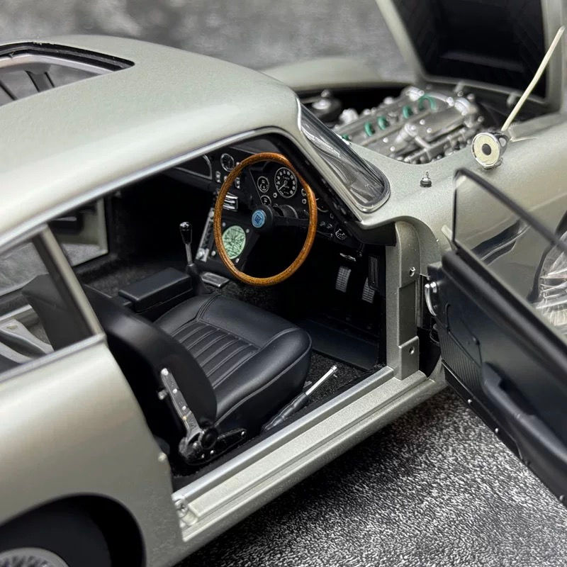 Thumbnail: AUTOart 1:18 Aston Martin DB5 007 Movie Edition Car Model