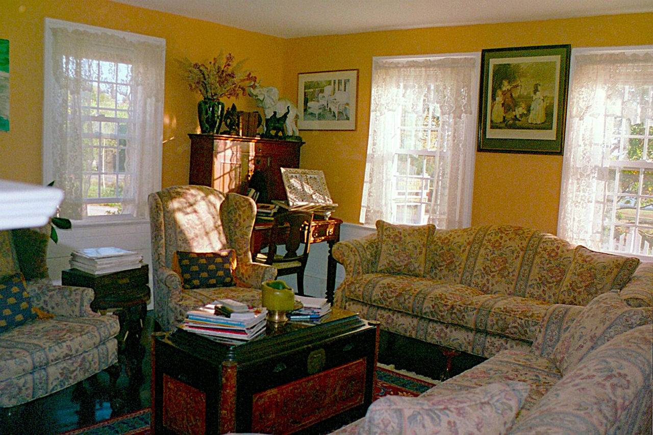 Antique Living Room furniture at the Inn