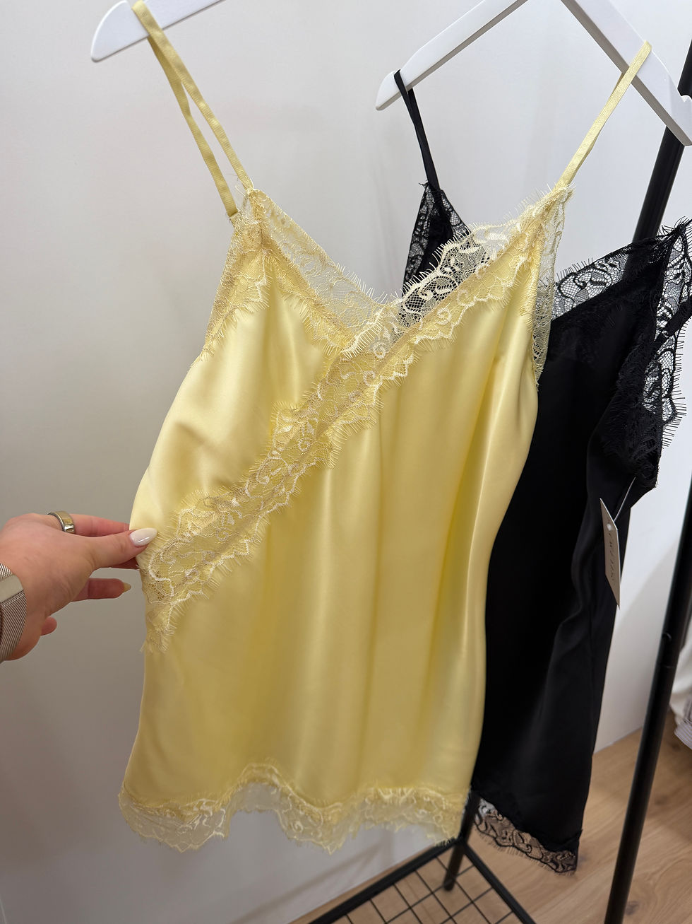 Miniaturbild: Spitzentop asymmetrisch