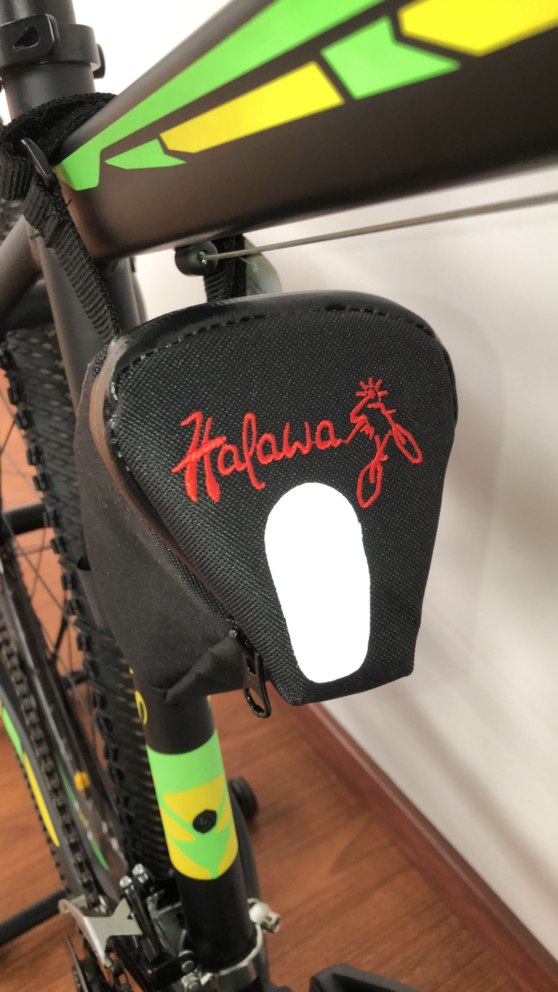 Bolso bajo asiento Pinta laminado