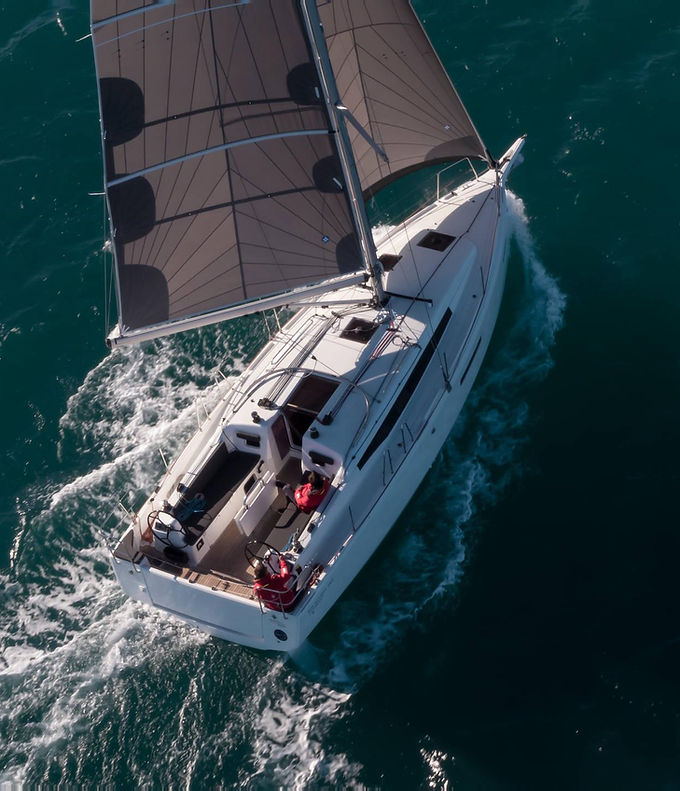 Sun Odyssey 380