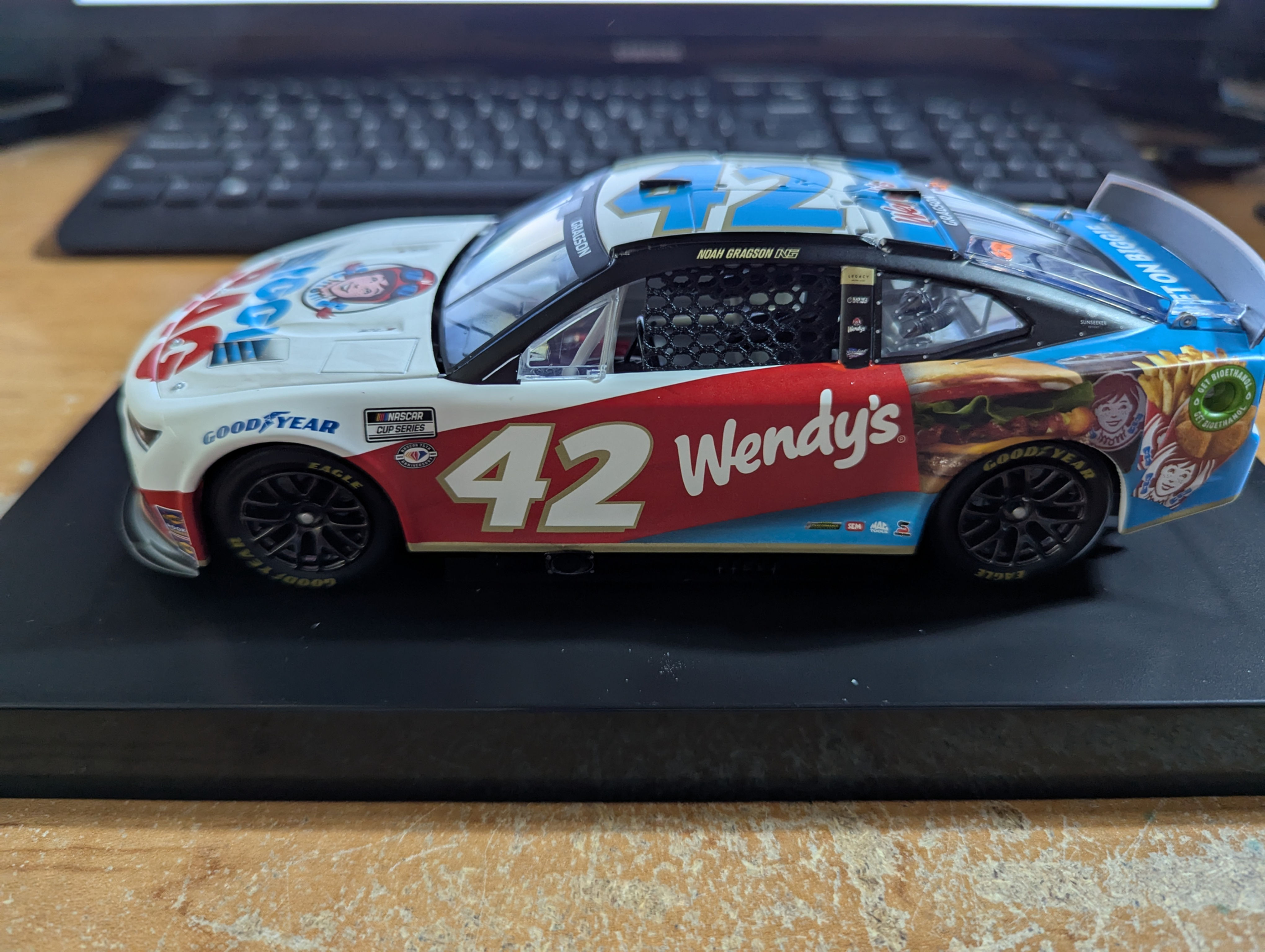Noah Gragson 2023 Wendy's Biggie Bag 1:24 Elite Nascar Diecast