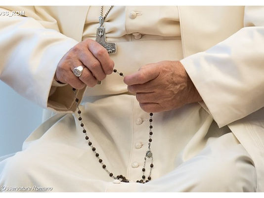 Papa: amem o Rosário, oração simples que consola a mente e o coração