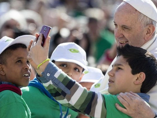 Papa: Quando rezamos o Pai Nosso rezamos ao Pai que nos ama