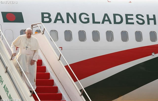 Papa Francisco chega a Bangladesh