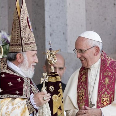 O Papa e Kerekin II assinam Declaração Comum: unidade e paz
