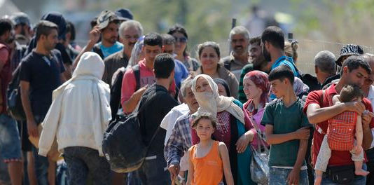 Crise de refugiados e violência ameaçaram direitos humanos em 2015, diz Anistia