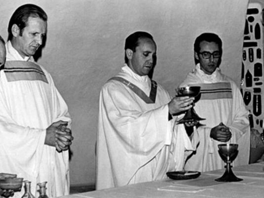 A bela oração que Jorge Bergoglio escreveu antes de ser ordenado sacerdote