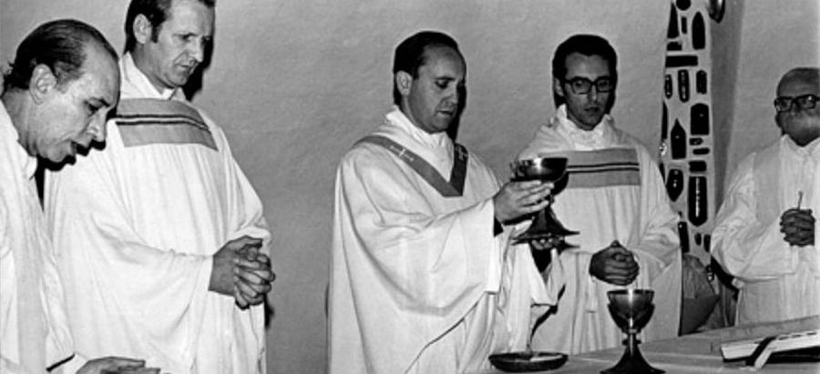 A bela oração que Jorge Bergoglio escreveu antes de ser ordenado sacerdote