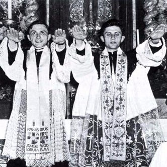 65 anos de ordenação sacercotal de Ratzinger reunirá os dois Papas