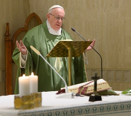 Papa: "Acostumar-se ao pecado sem pedir perdão nos torna corruptos"