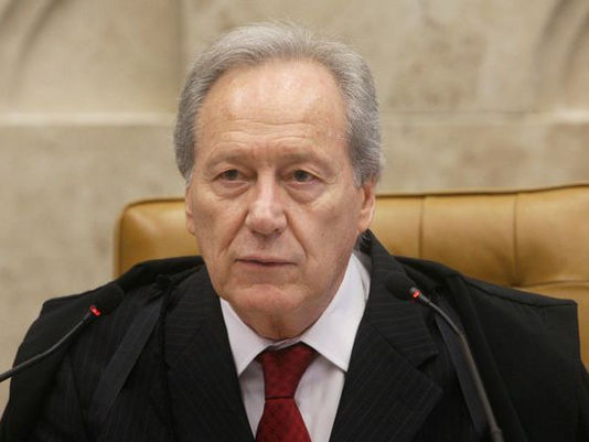 Senado define na terça-feira novo cronograma do processo de impeachment de Dilma