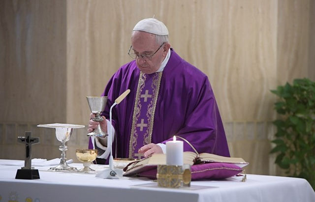 Papa: quando nos distanciamos de Deus o coração se endurece