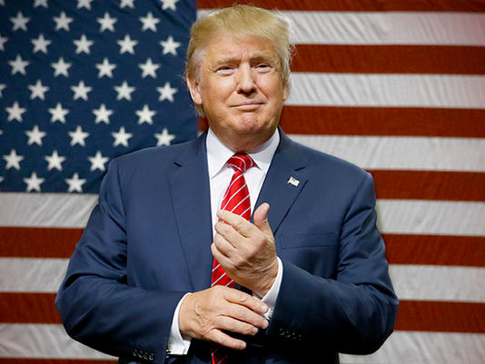 Donald Trump assina ordem que impede Estados Unidos de financiar abortos no exterior