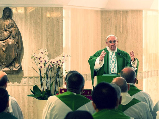 Papa: pedir a Jesus a coragem de segui-Lo perto
