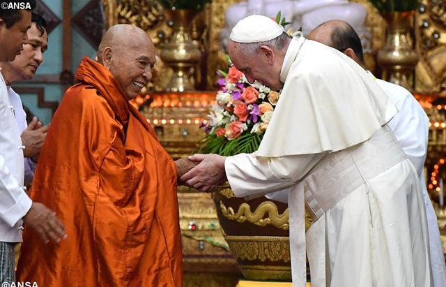 Papa em Mianmar: possam budistas e católicos caminharem juntos