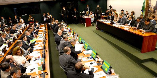 Comissão do impeachment inicia última sessão de trabalho
