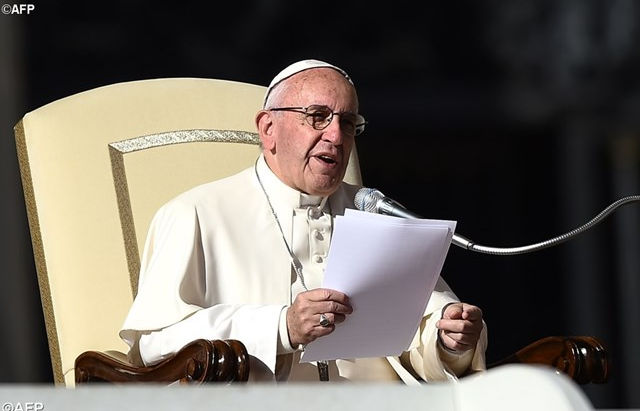 Papa: partilhar a dor de quem está doente ou na prisão