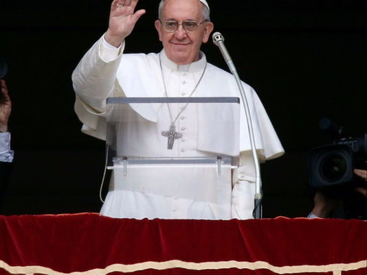 Papa no Angelus: não ter medo da cruz de Cristo, verdadeiro amor é sacrifício