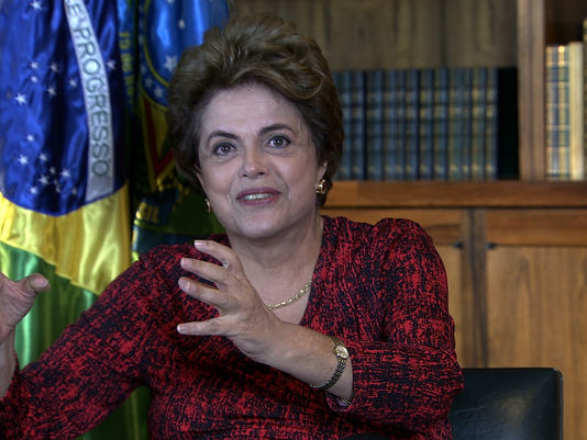 Dilma defende consulta para que população decida se quer novas eleições