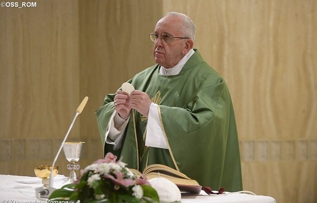 Papa: o Espírito impele a Igreja, doutrinas e ideologias apenas encantam