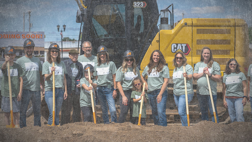 Dr Taryn Groundbreaking-27_edited.jpg