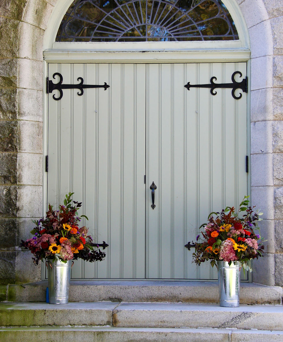 The Battell Chapel doors as the backdrop of the ceremony