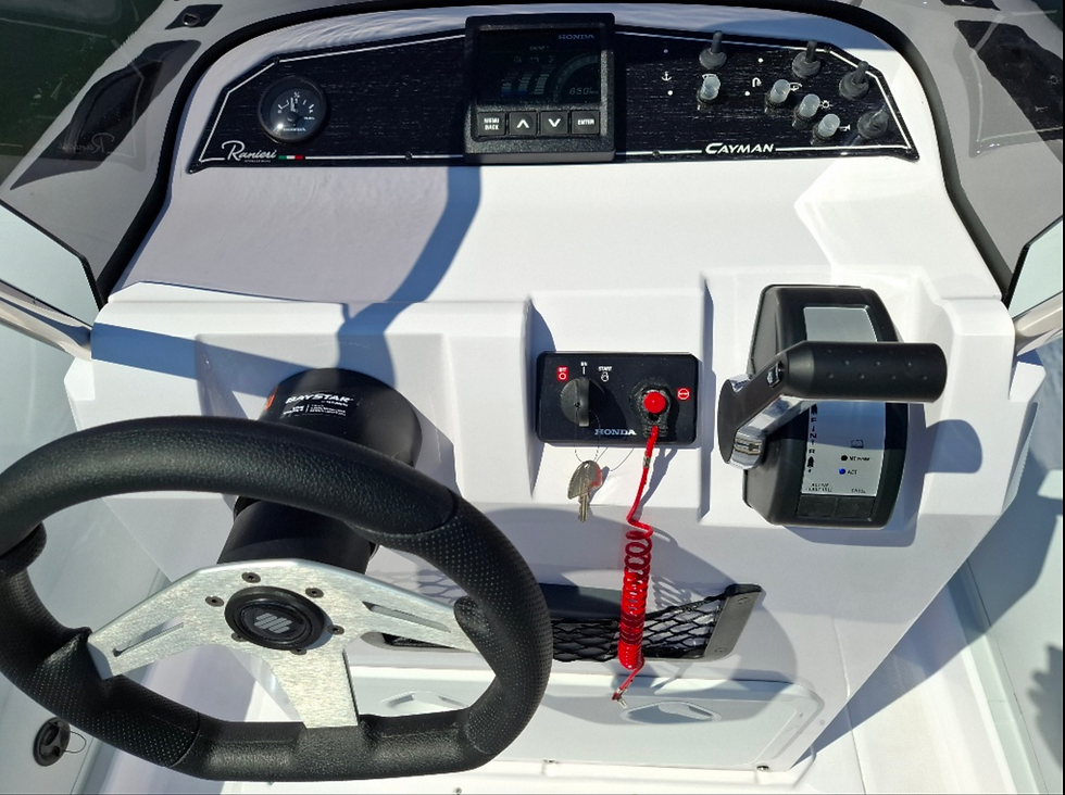 Thumbnail: Foto van de Ranieri Cayman 19 Sport sportieve speedboot op het water met inboard besturing
