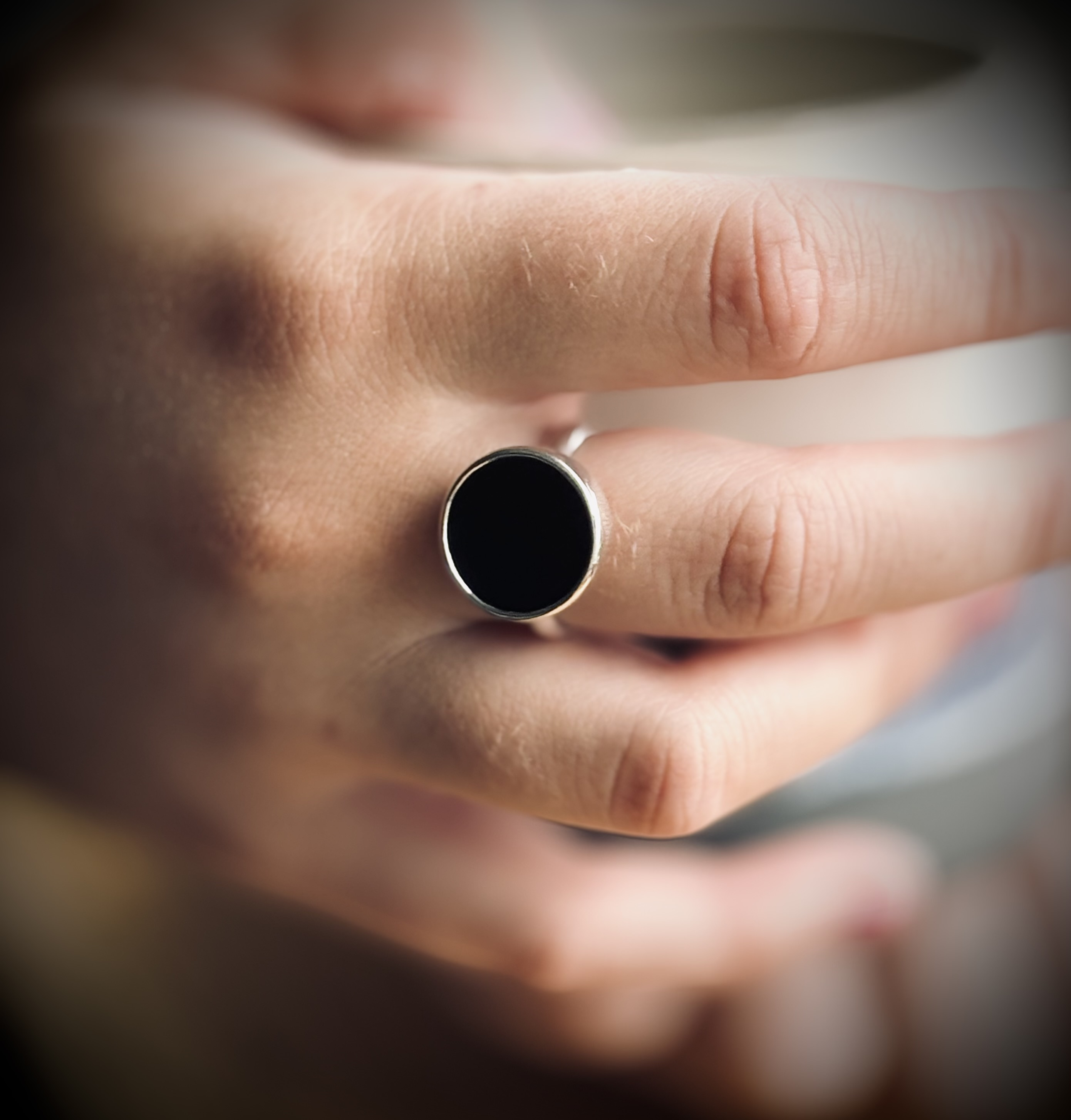 Onyx Round Ring Large