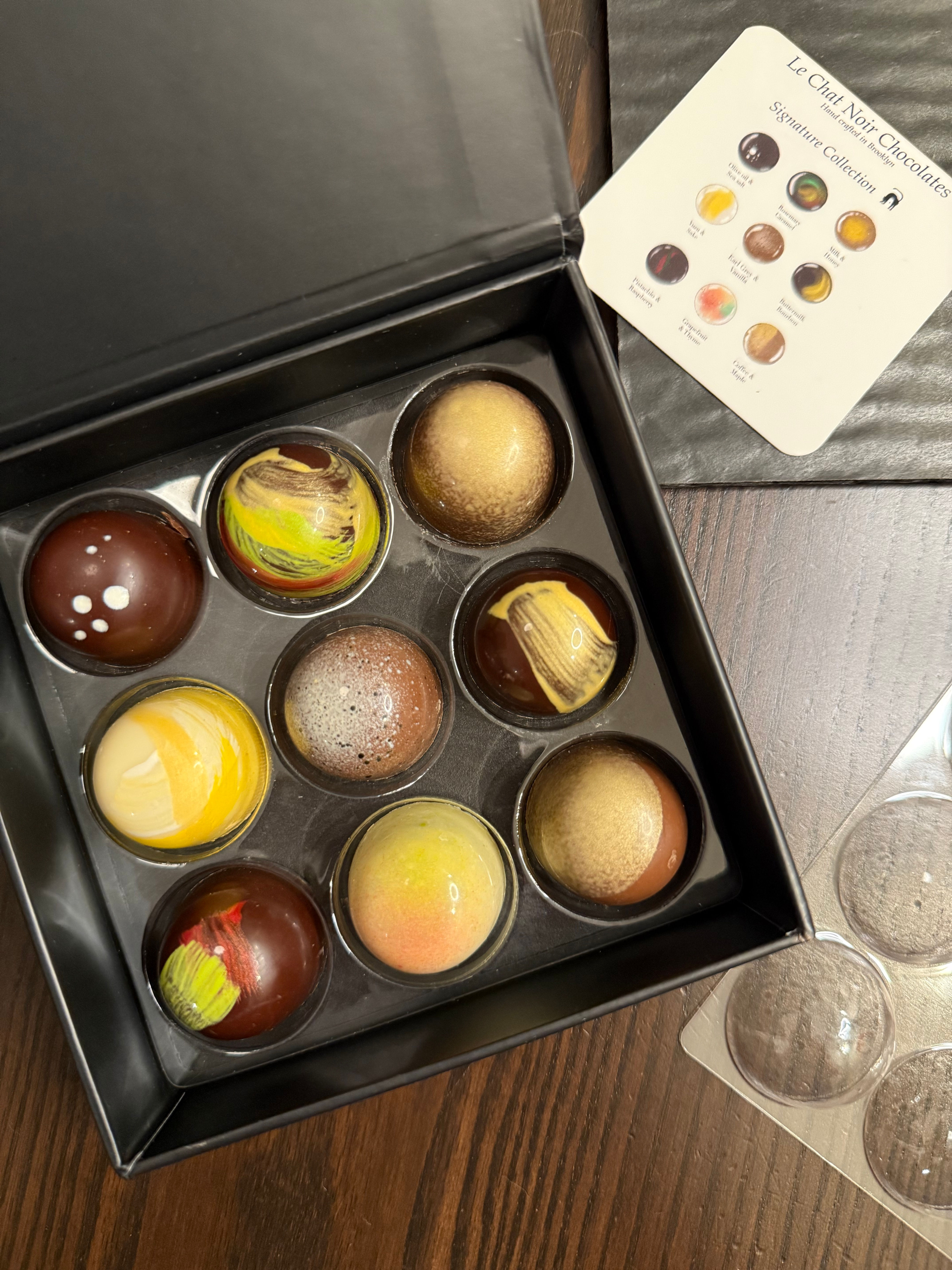 Le Chat Noir Signature 9 pieces box