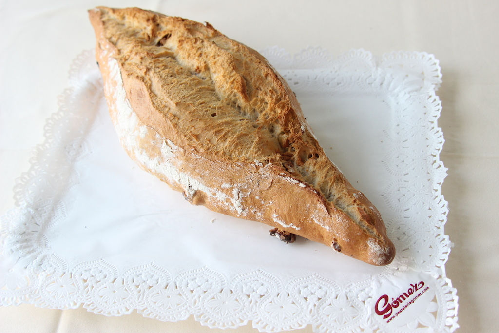 Media Luna de pasas con Nueces