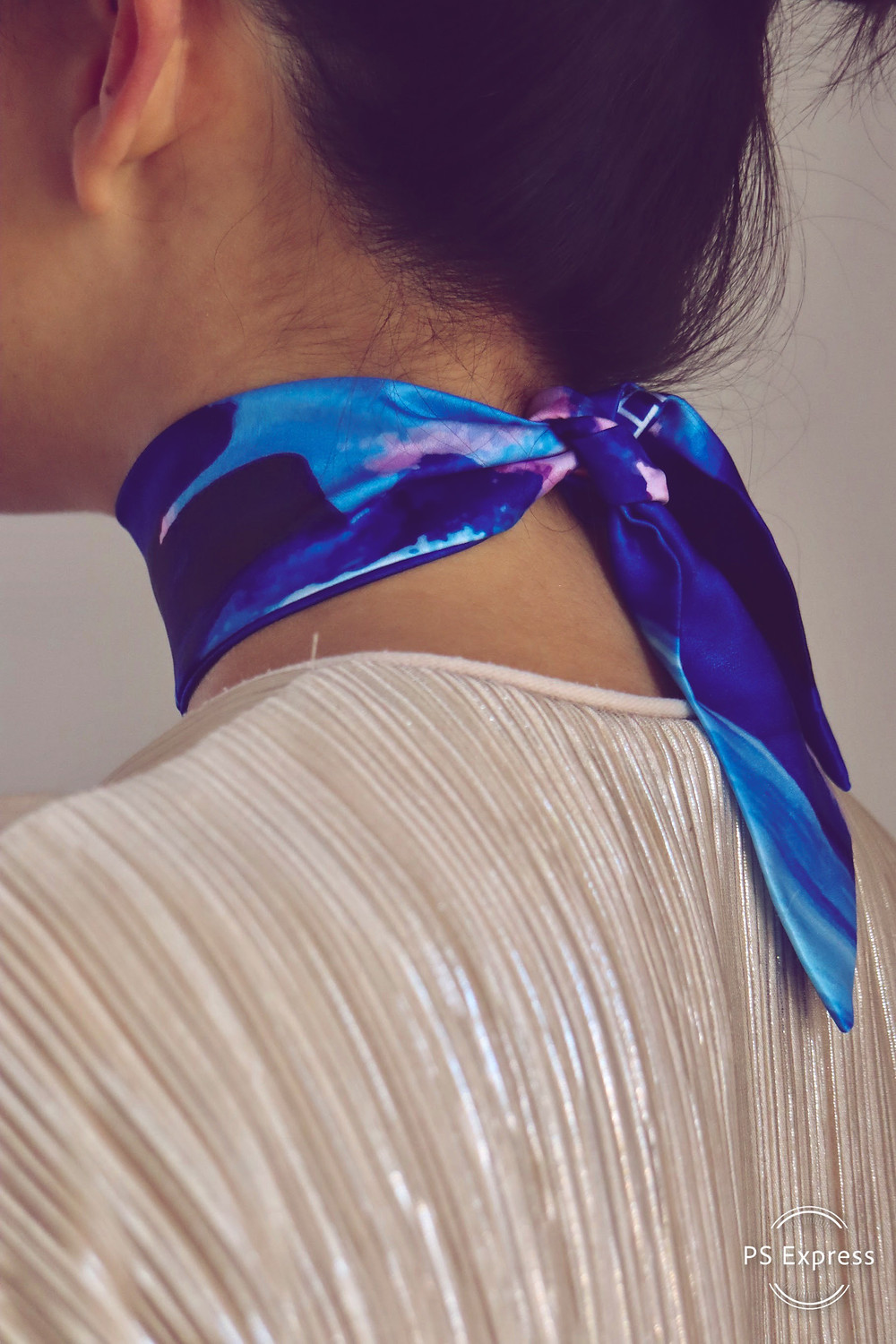 CARMENTA - model wearing scarf choker knot tutorial, Costa Rica design and art printed on fabric