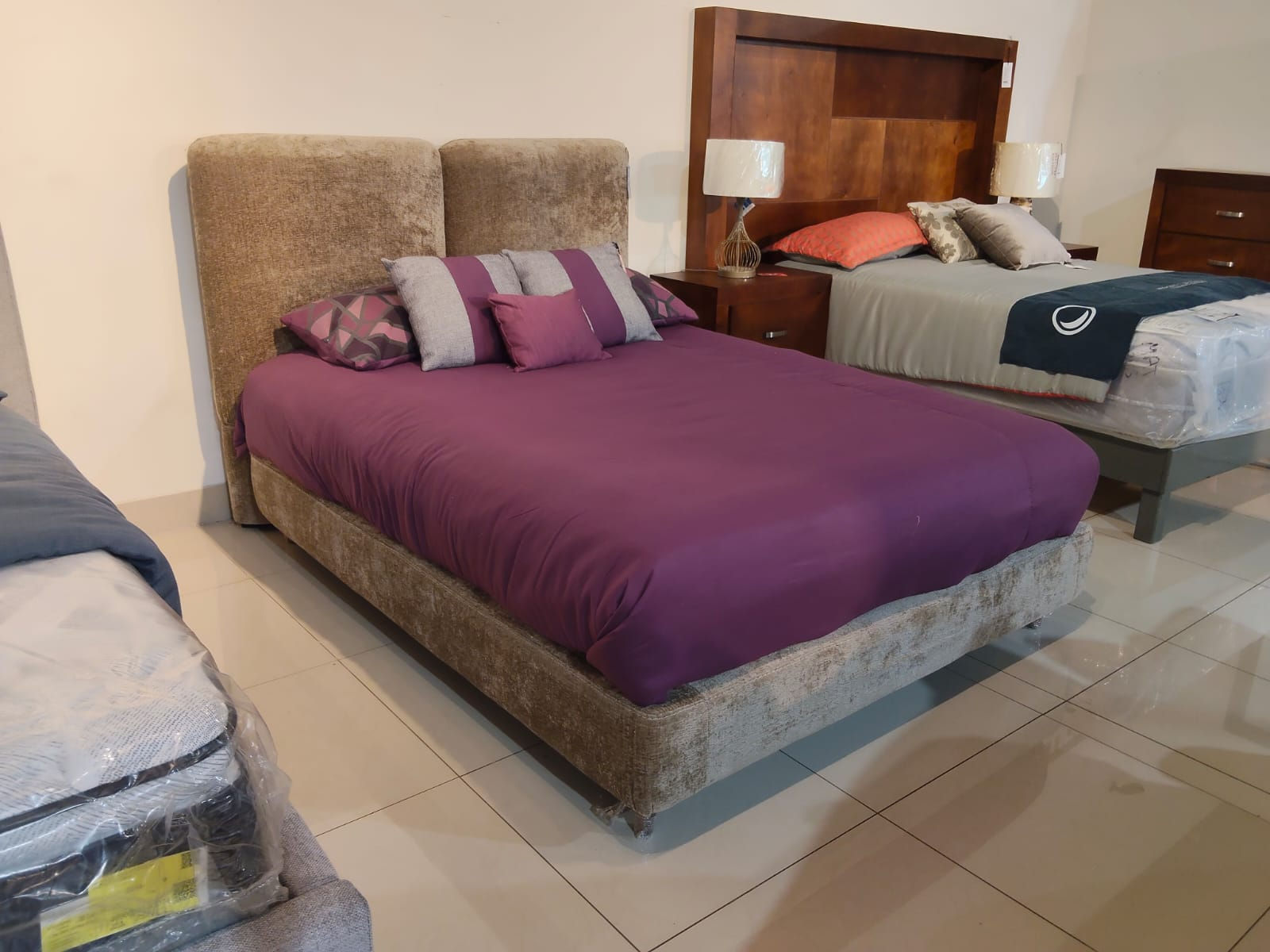 Cama queen size Acai