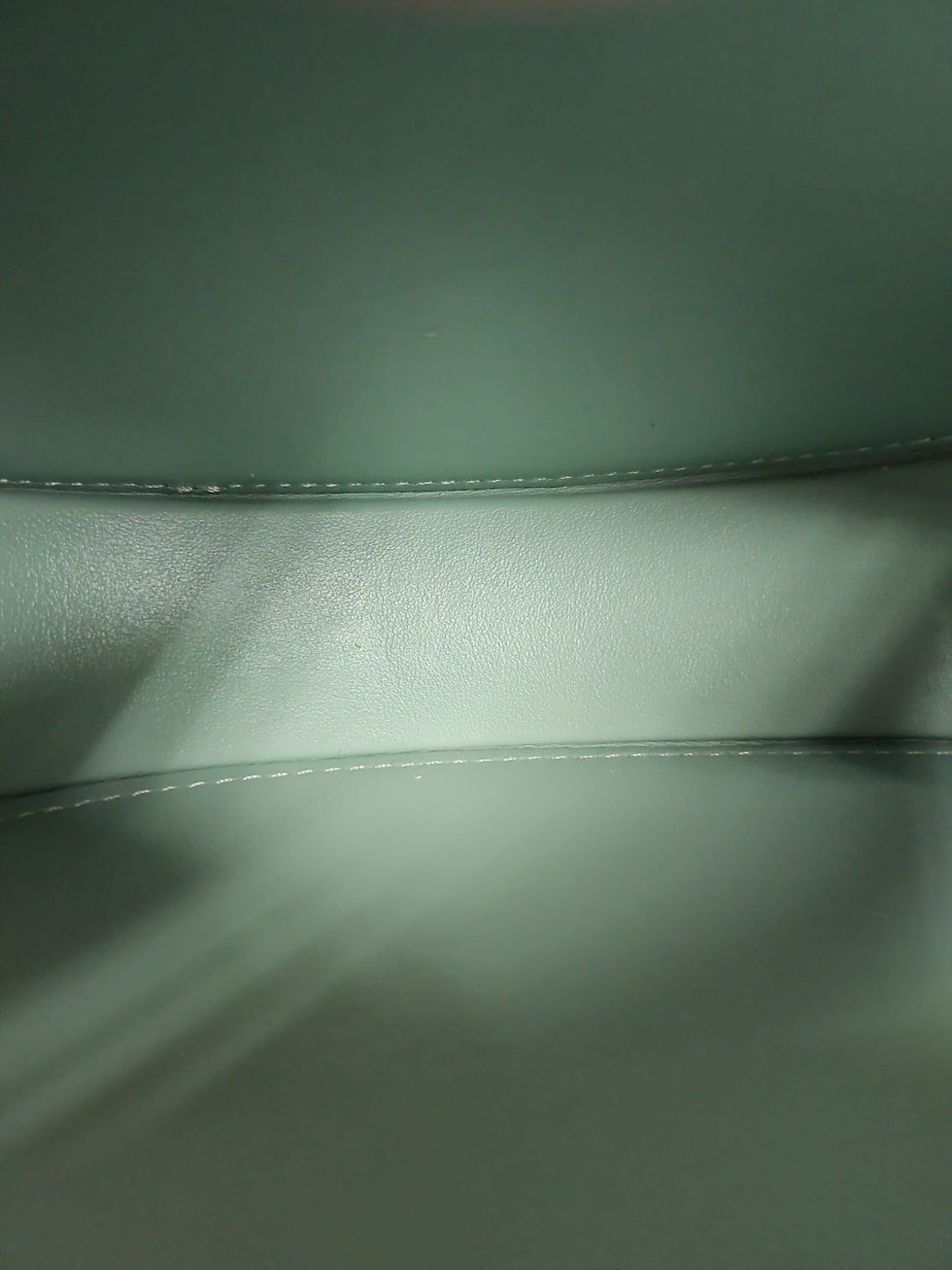 Thumbnail: Celine - Crossbody Oval Purse Cuir Triomphe