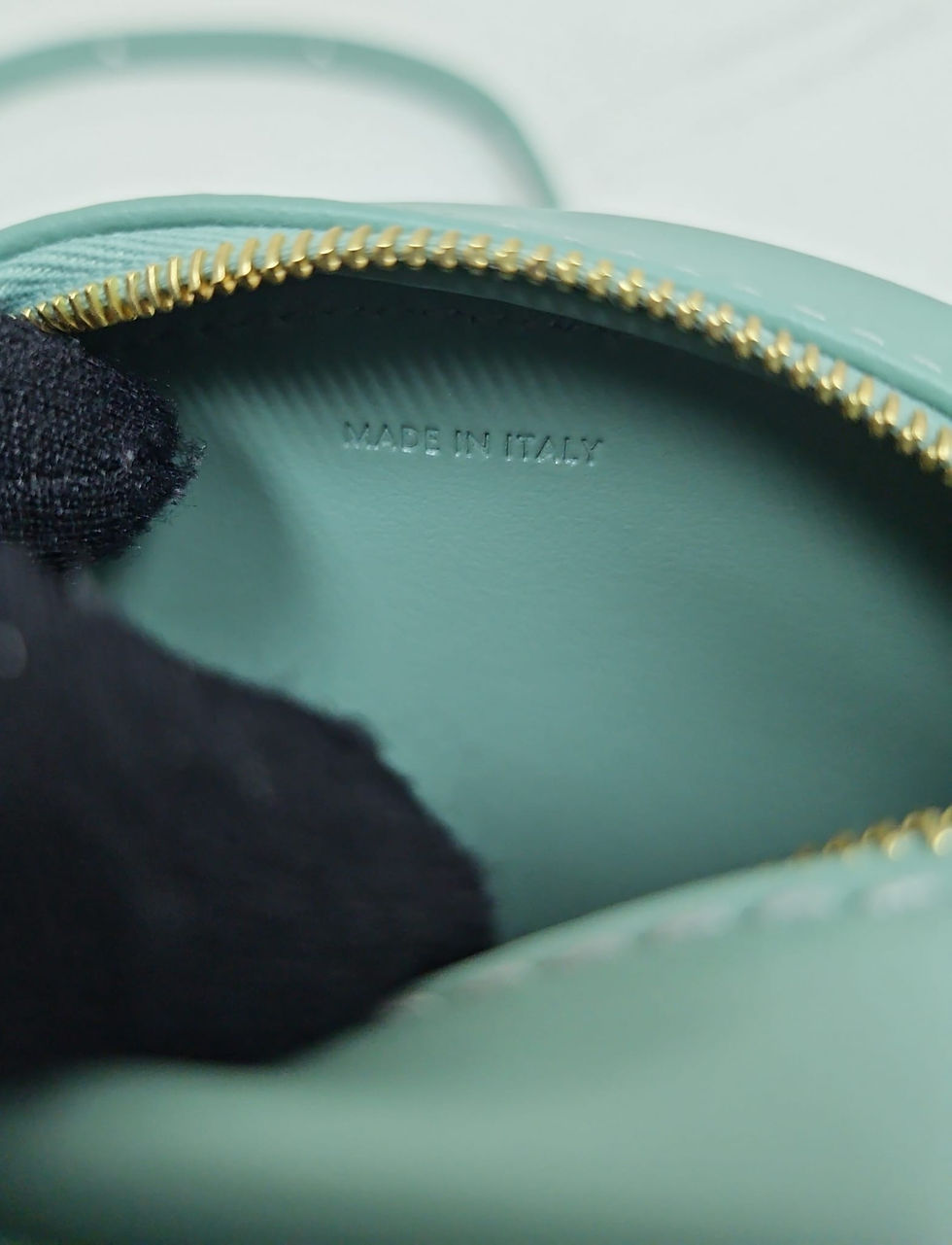 Thumbnail: Celine - Crossbody Oval Purse Cuir Triomphe