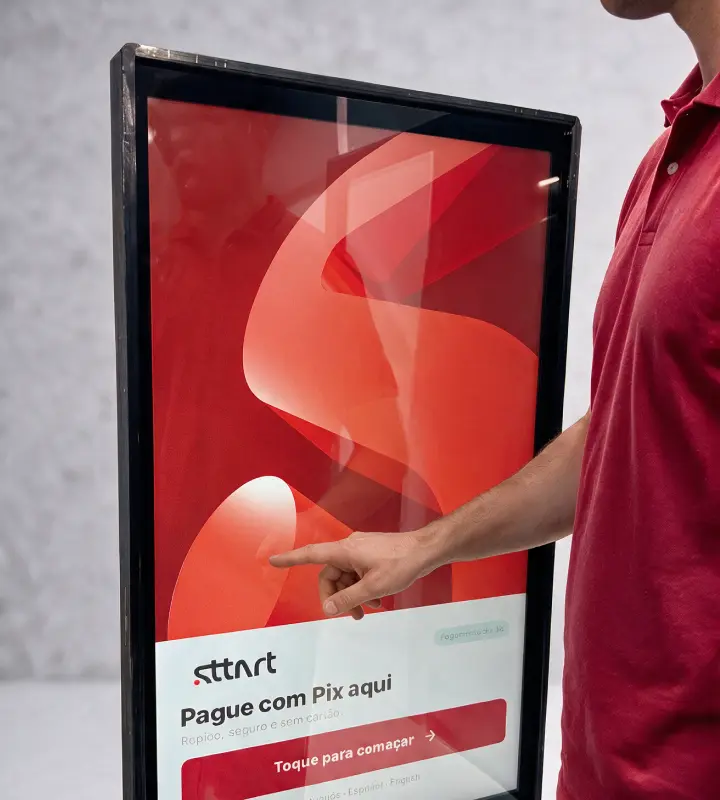 Totem Sttart de autoatendimento: o cliente brasileiro paga com PIX no Paraguai, sem fila