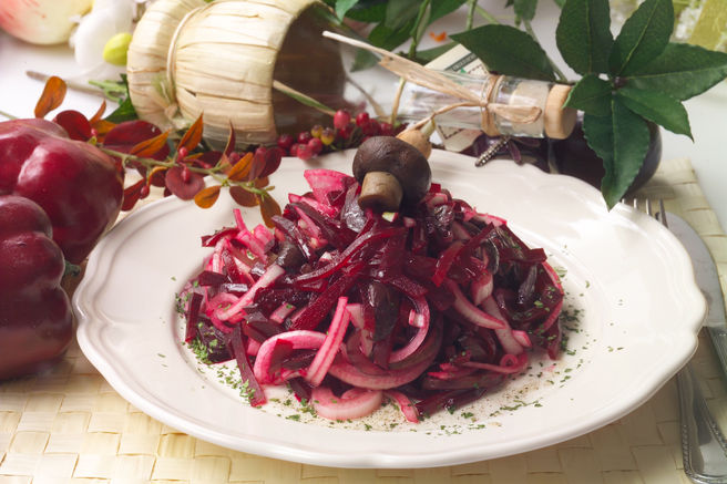 Салат из свеклы с грибами