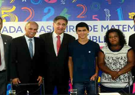 Governador de minas anuncia investimentos para educação
